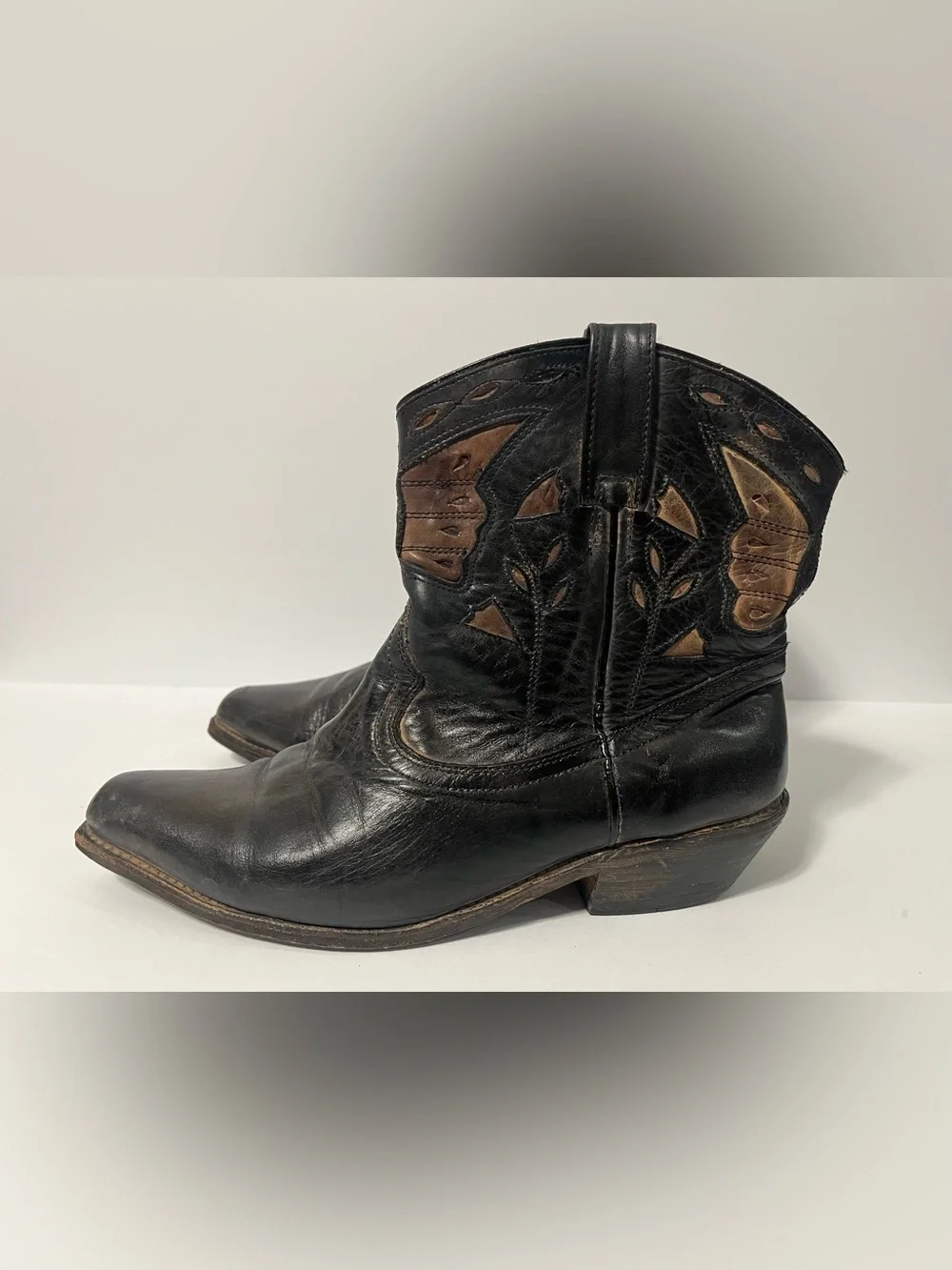 Bed Stu Boots Short Ankle Booties Tan Distressed Leather Cowboy Heel Size 9.5